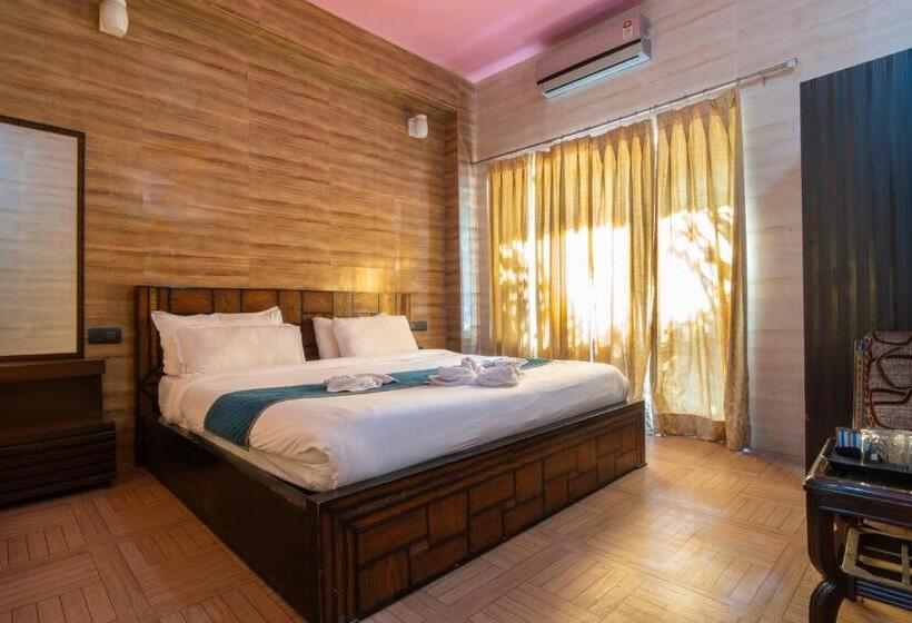 Hotel Chanakya Resort