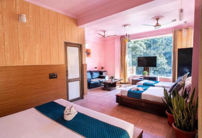 Hotel Chanakya Resort