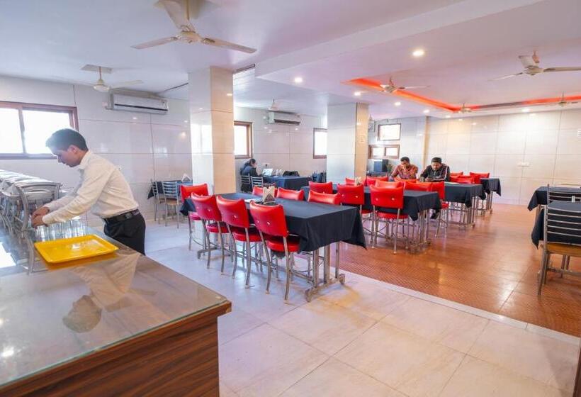 Hotel Chanakya Resort