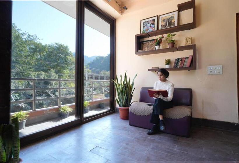 Hotel Chanakya Resort