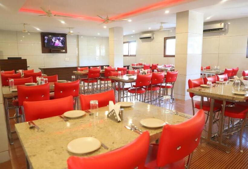 Hotel Chanakya Resort