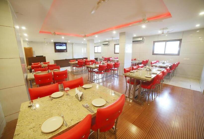 Hotel Chanakya Resort