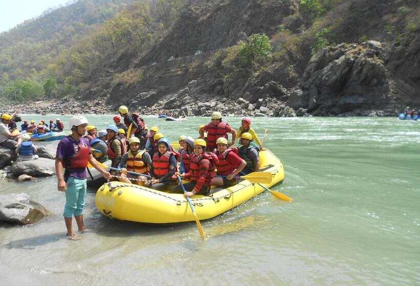 Hotel Chanakya Resort