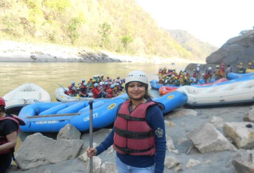 Hotel Chanakya Resort