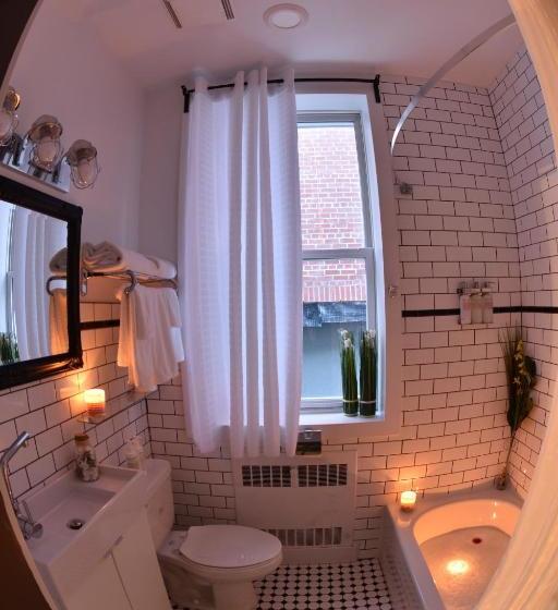 Crash Hotel Downtown Edmonton