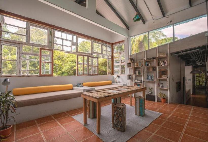 فندق Selina Santa Teresa North Hostel