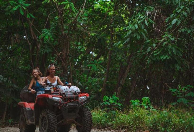 فندق Selina Santa Teresa North Hostel