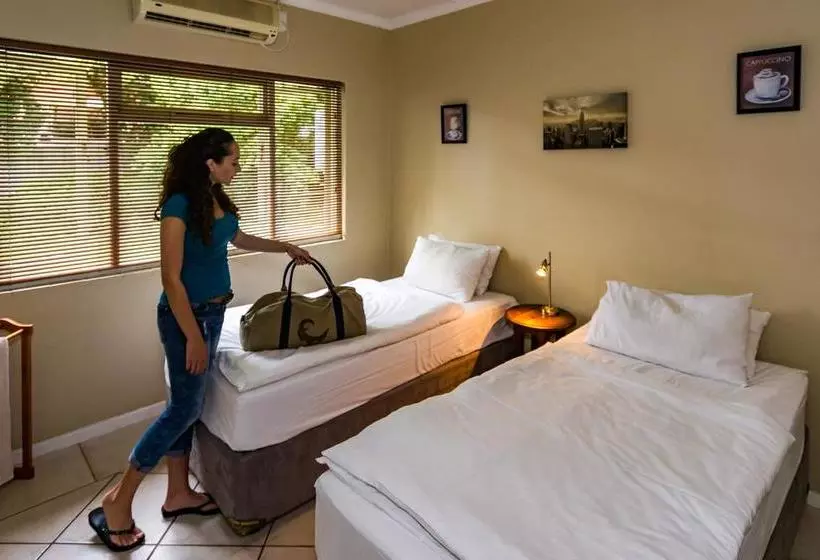 هاستل George Backpackers