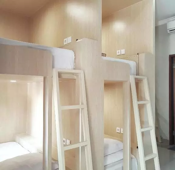 Hostel Nuka Beach Inn