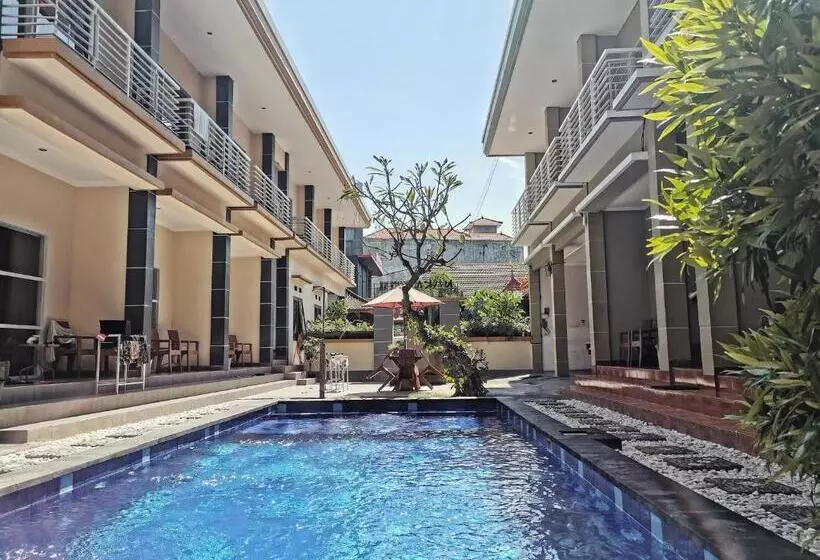 Hostel Nuka Beach Inn