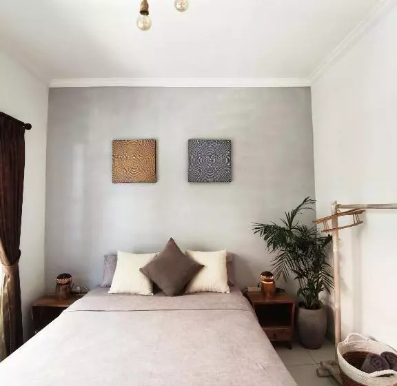 Hostel Nuka Beach Inn