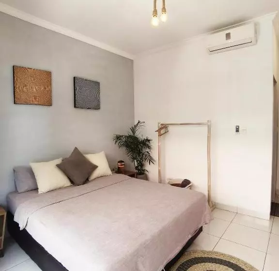 Hostel Nuka Beach Inn