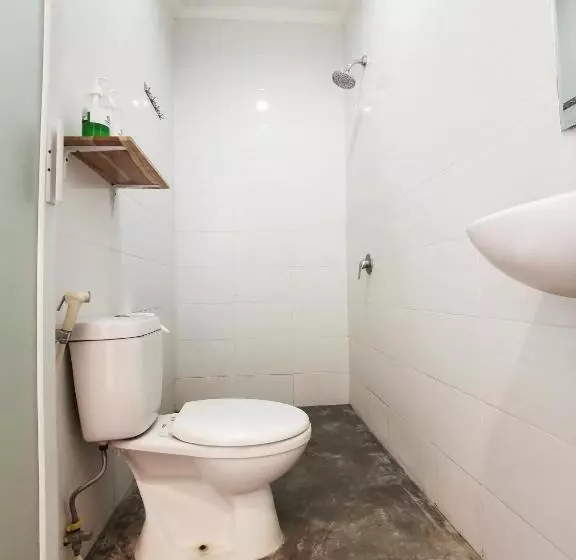 Hostel Nuka Beach Inn