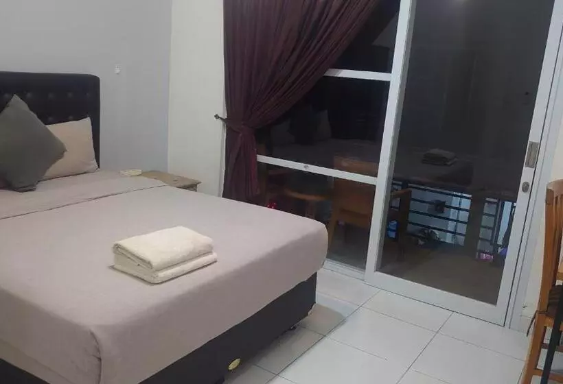 Hostel Nuka Beach Inn