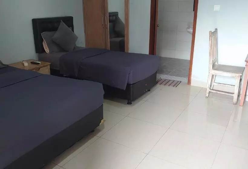 Hostel Nuka Beach Inn