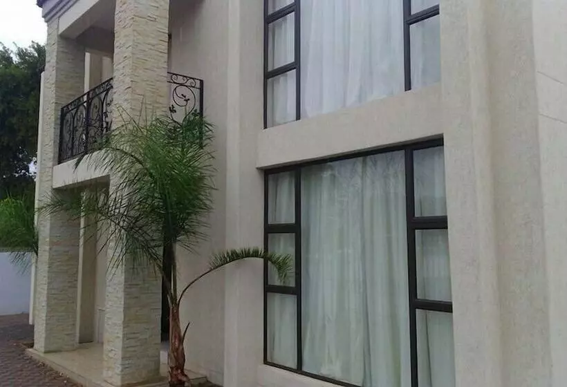 تختخواب و صبحانه First Avenue Guest House