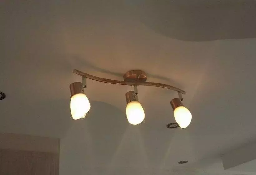 تختخواب و صبحانه First Avenue Guest House