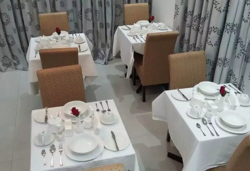 تختخواب و صبحانه First Avenue Guest House