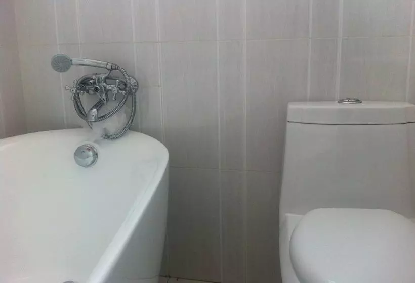 تختخواب و صبحانه First Avenue Guest House