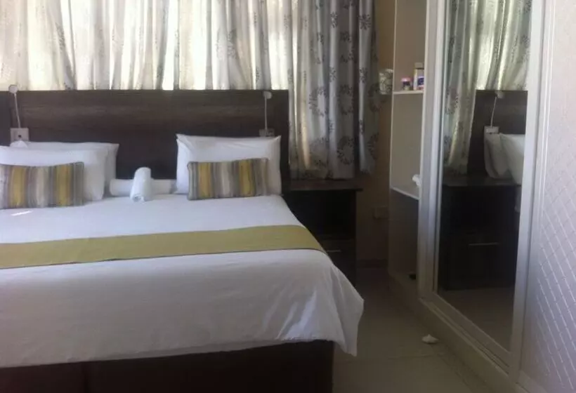 تختخواب و صبحانه First Avenue Guest House