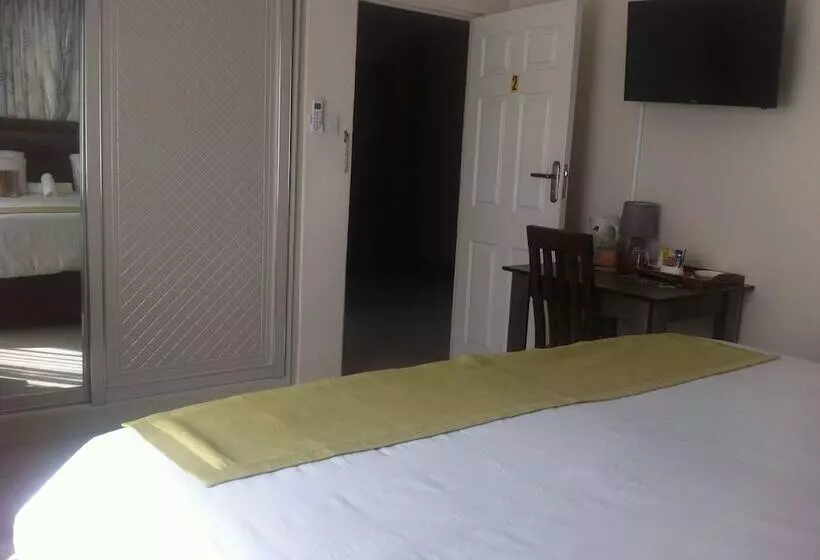 تختخواب و صبحانه First Avenue Guest House