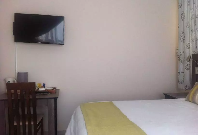 تختخواب و صبحانه First Avenue Guest House