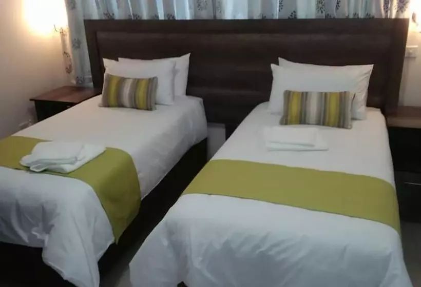 تختخواب و صبحانه First Avenue Guest House