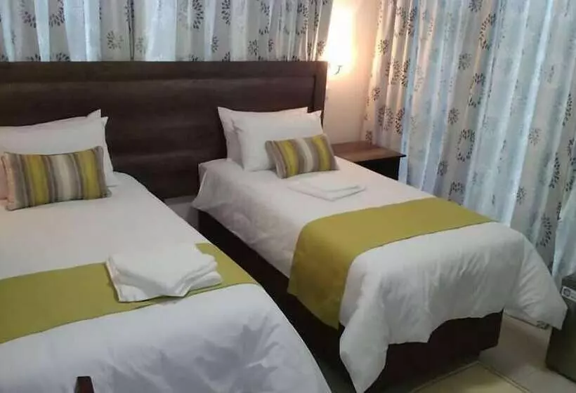 تختخواب و صبحانه First Avenue Guest House