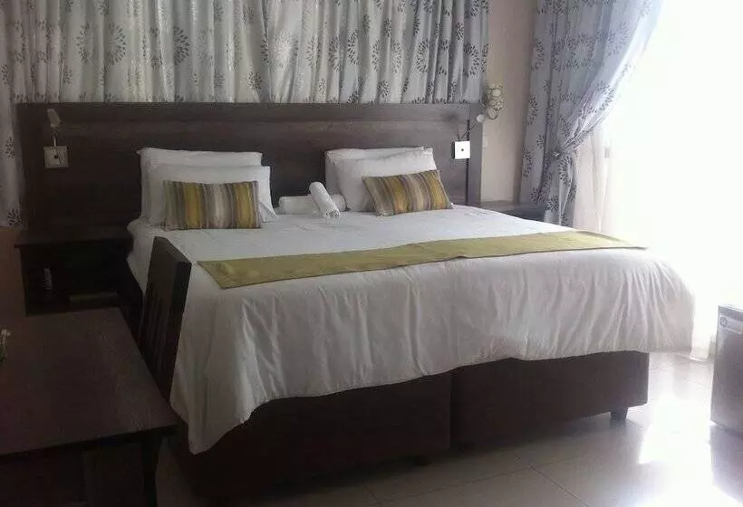 تختخواب و صبحانه First Avenue Guest House