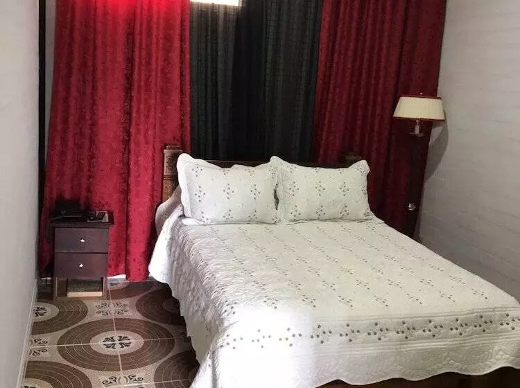 Hotelli Hollywood Paradise Zf