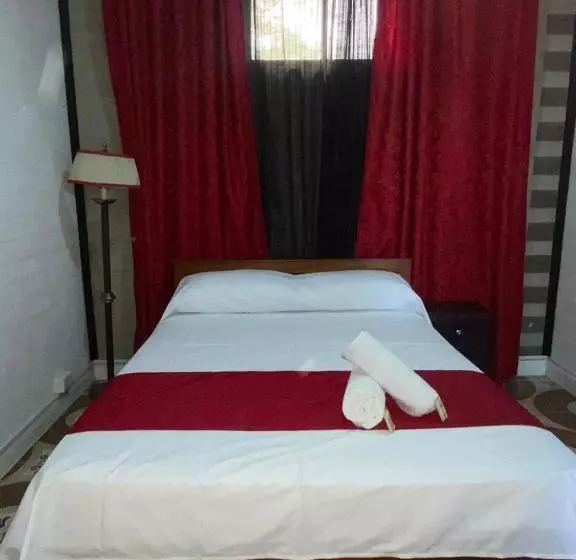 Hotelli Hollywood Paradise Zf