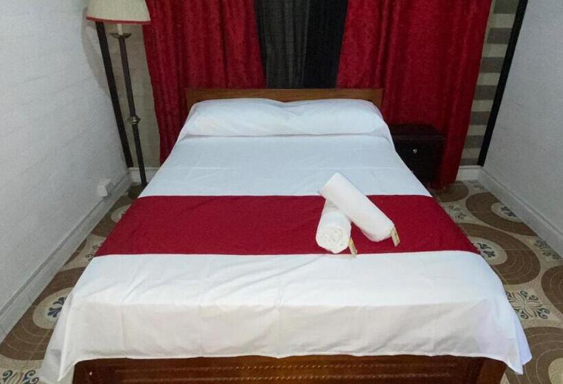 בית מלון כפרי Hollywood Paradise Zf