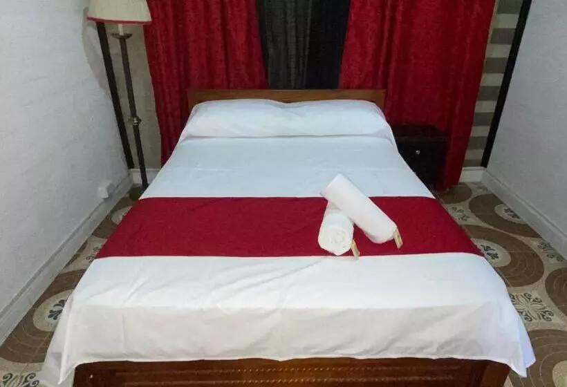 Hotelli Hollywood Paradise Zf