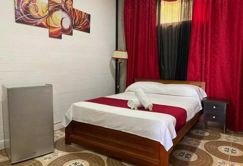 Hotelli Hollywood Paradise Zf