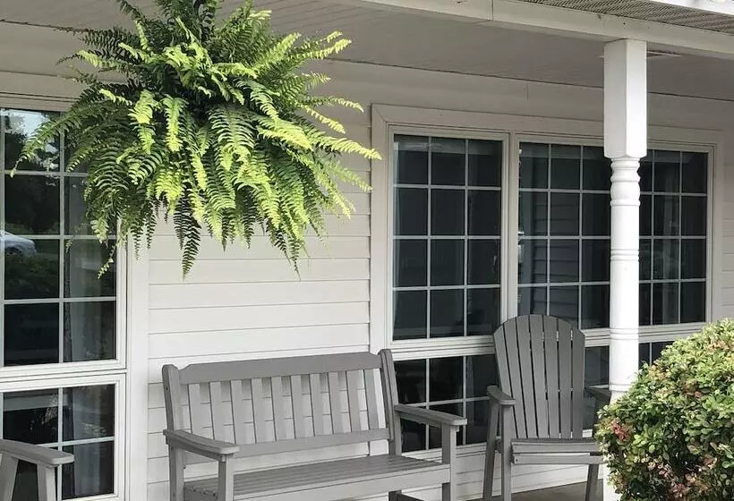 Hotelli Farmstead Inn And Conference Center