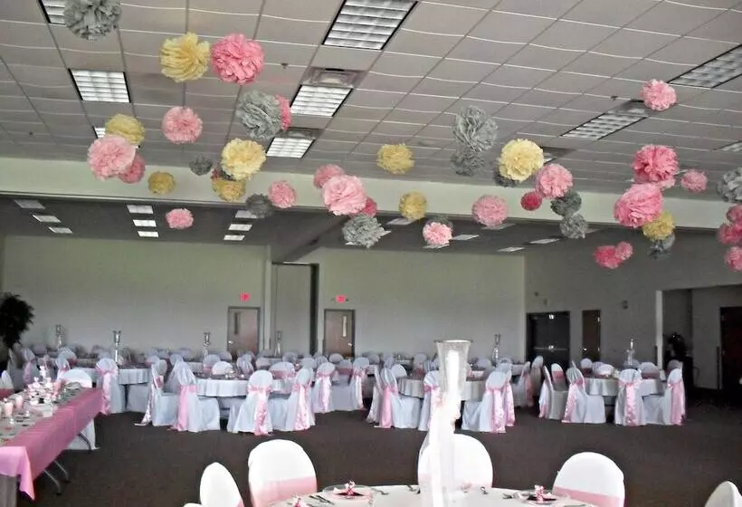 Hotelli Farmstead Inn And Conference Center