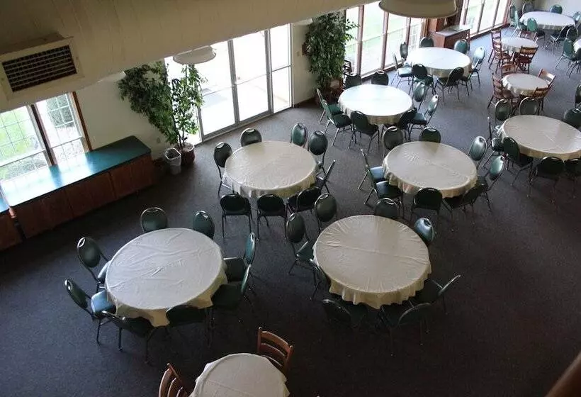 Hotelli Farmstead Inn And Conference Center