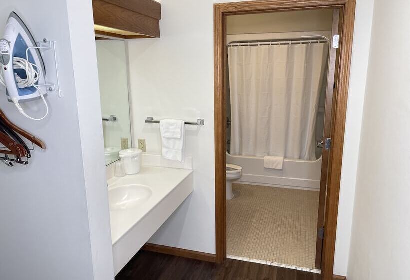 Отель Farmstead Inn And Conference Center