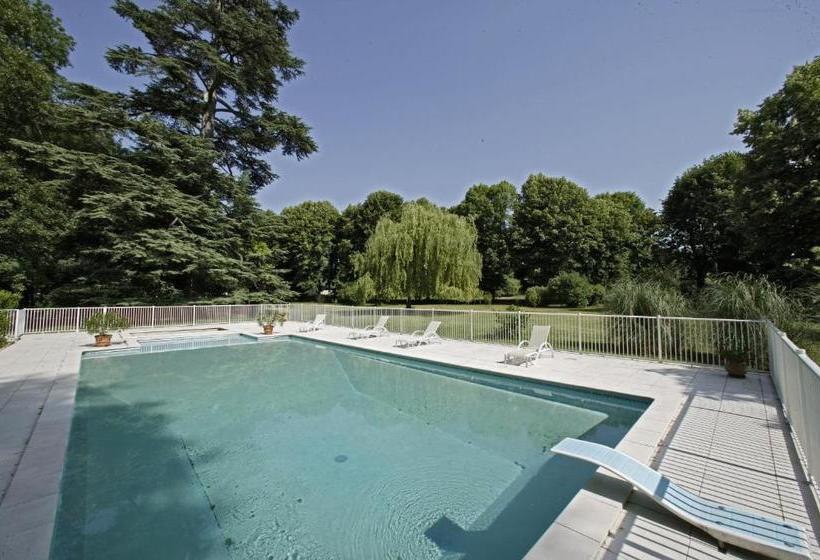 Отель Hostellerie De La Commanderie