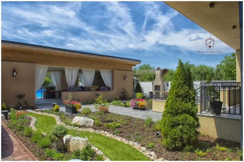 Hotelli Pensiunea Nora Prestige