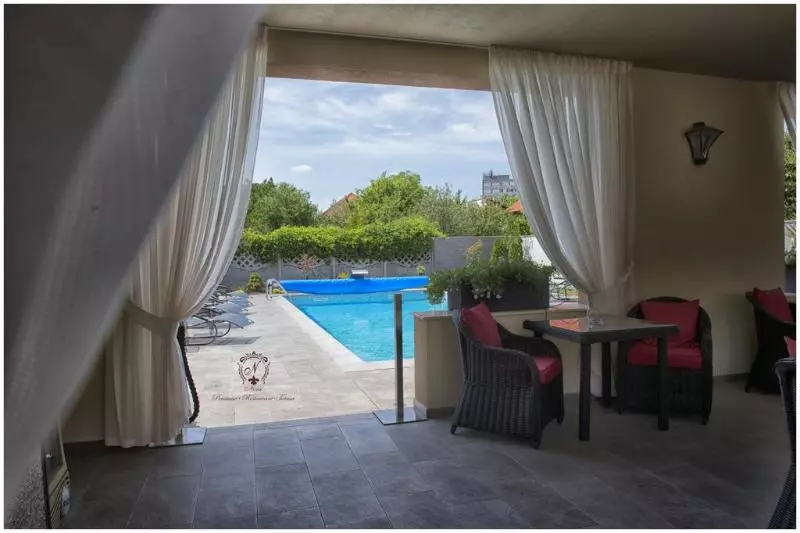 Hotelli Pensiunea Nora Prestige