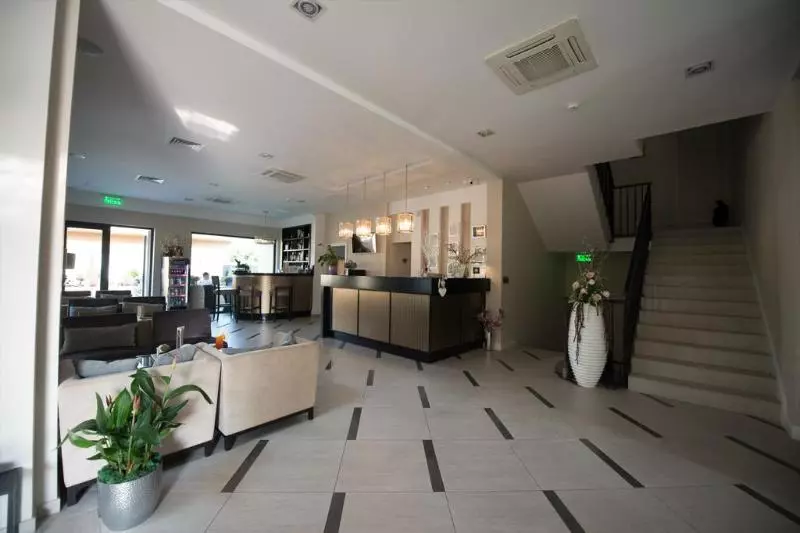 Hotelli Pensiunea Nora Prestige