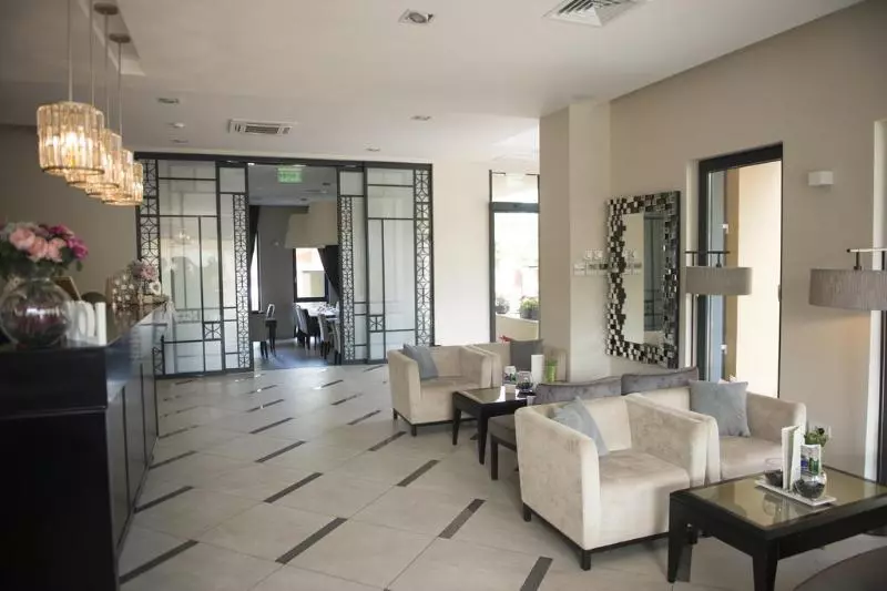 Hotelli Pensiunea Nora Prestige