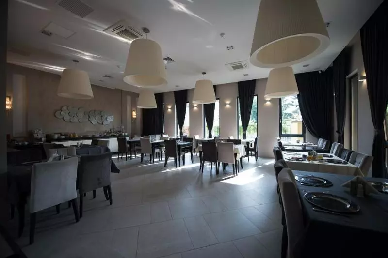 Hotelli Pensiunea Nora Prestige