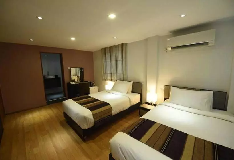 هتل The Varsity House Inn & Serviced Apartments