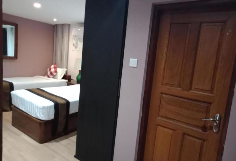 هتل The Varsity House Inn & Serviced Apartments