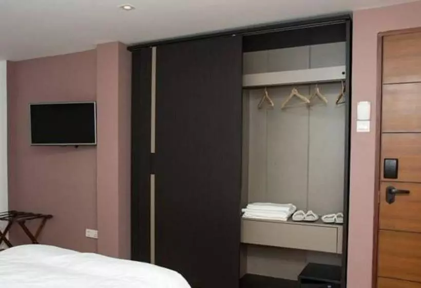 هتل The Varsity House Inn & Serviced Apartments