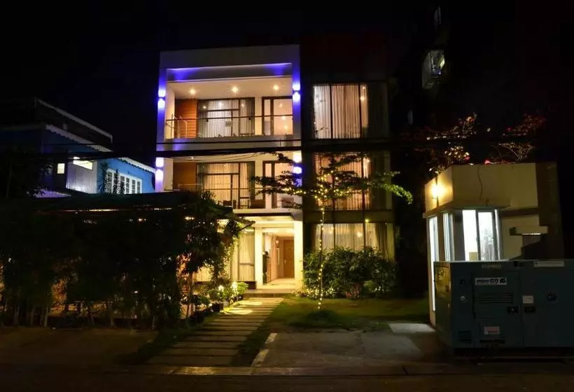 هتل The Varsity House Inn & Serviced Apartments