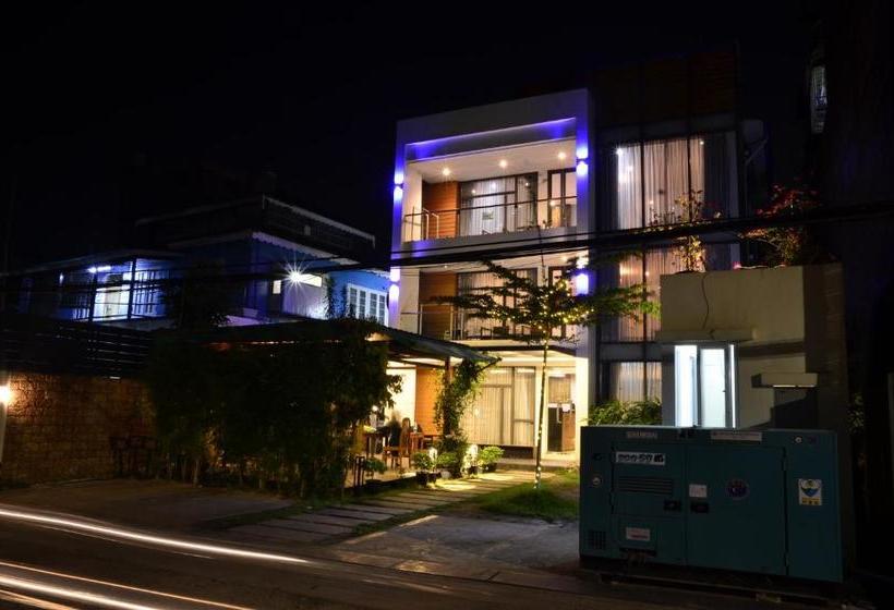 هتل The Varsity House Inn & Serviced Apartments