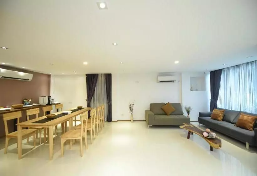 هتل The Varsity House Inn & Serviced Apartments